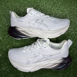 🌟 ASICS Novablast 4 | Platinum / White / Silver | Size 6 | Pre-Owned Excellent 💖